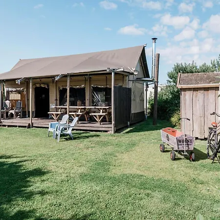 Luxury tent Charming Woodlodge Callantsoog