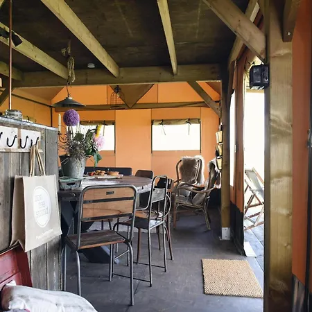 Роскошный шатер Charming Woodlodge *